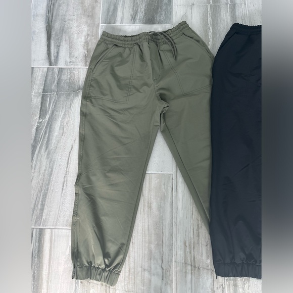 Women’s Old Navy high waisted water repellent jogger pants Petite Medium - Picture 2 of 7